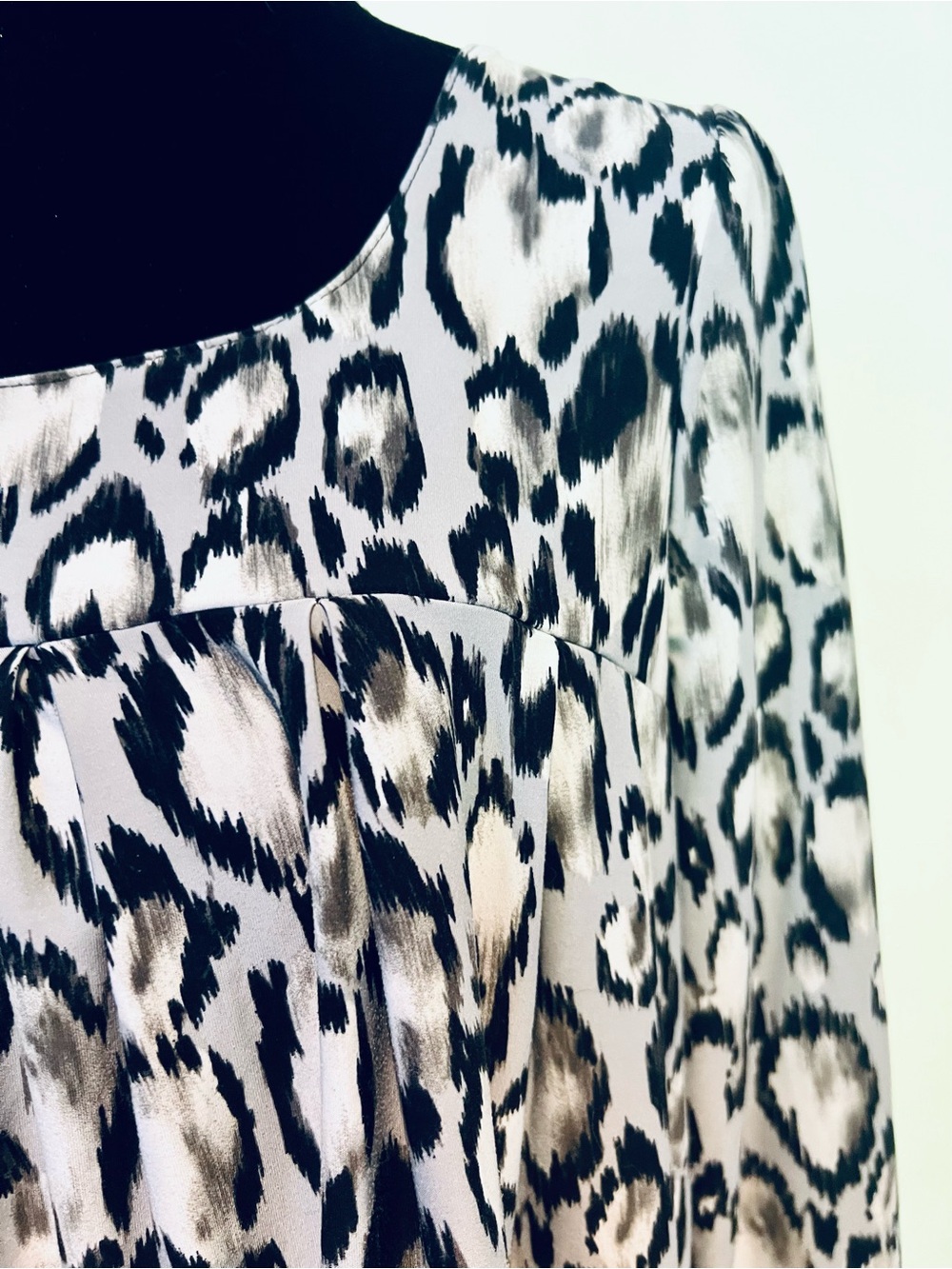 Rafaella Women’s blouse Black & White Leopard Print Square Neck. Size Large. - Picture 2 of 9